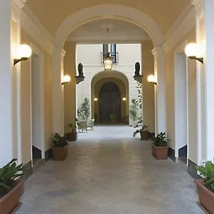 palazzo-serraino.sicilyhotelsitaly.net/